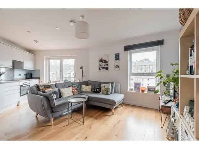 2 Bedroom Flat for Sale Modern Development Allocated Parking