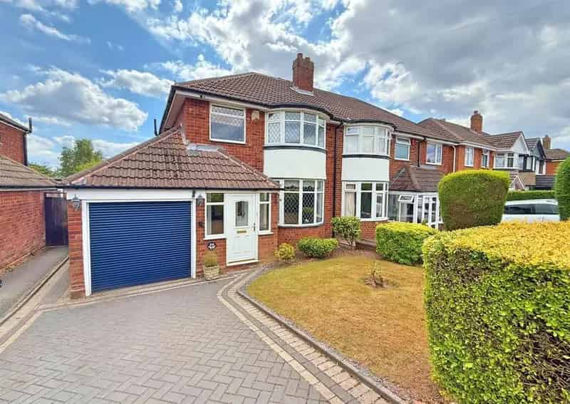 3 Bedroom Semi-Detached House For Sale Four Oaks