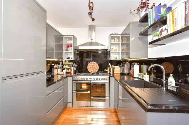 2 Bedroom Maisonette for Sale in Sandgate