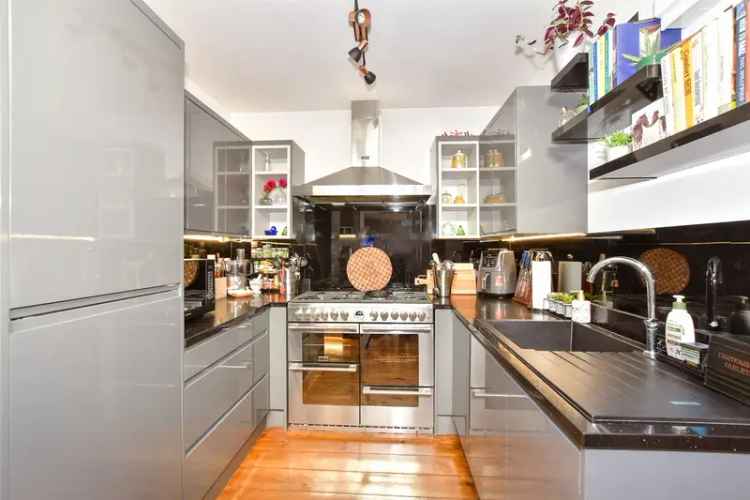 2 Bedroom Maisonette for Sale in Sandgate