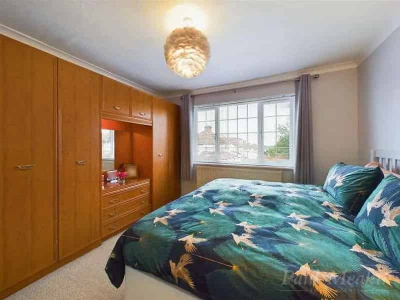 3 Bed Semi-Detached House for Sale