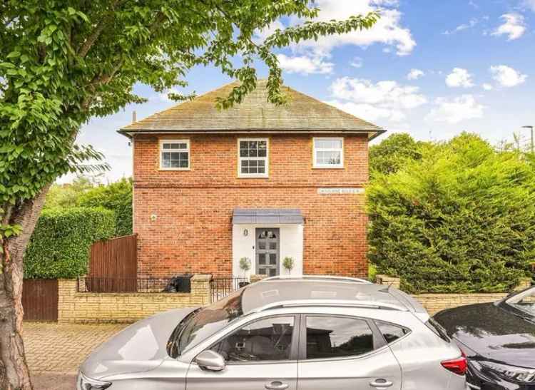 3 Bed End Terrace House Family Home Garden Garage