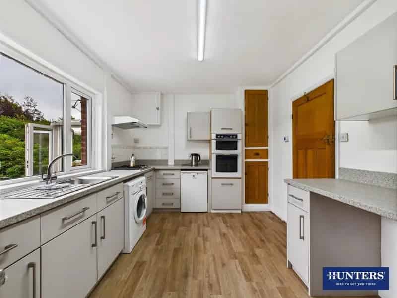3 Bedroom Detached House with Sea Views For Sale