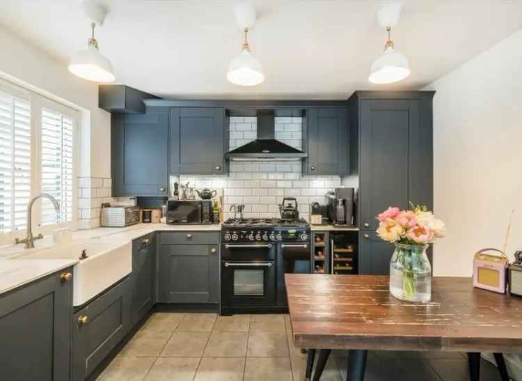 2 Double Bedroom House Colliers Wood Freehold Near Transport