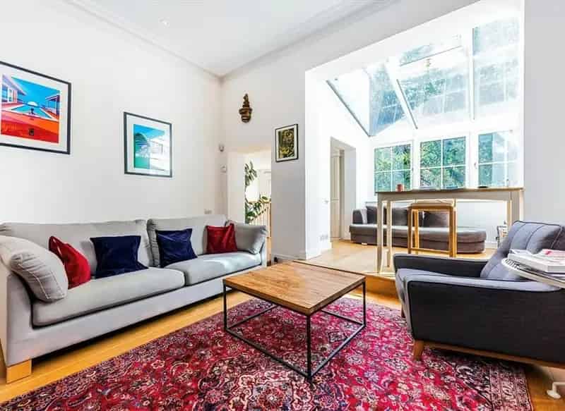 2 Bed Split Level Maisonette with 2 Private Roof Terraces