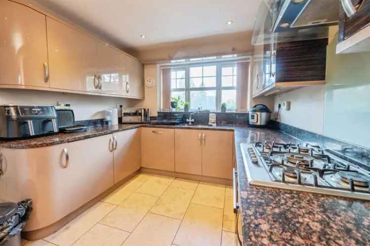Spacious 4-Bedroom Detached Family Home in Cul-de-Sac