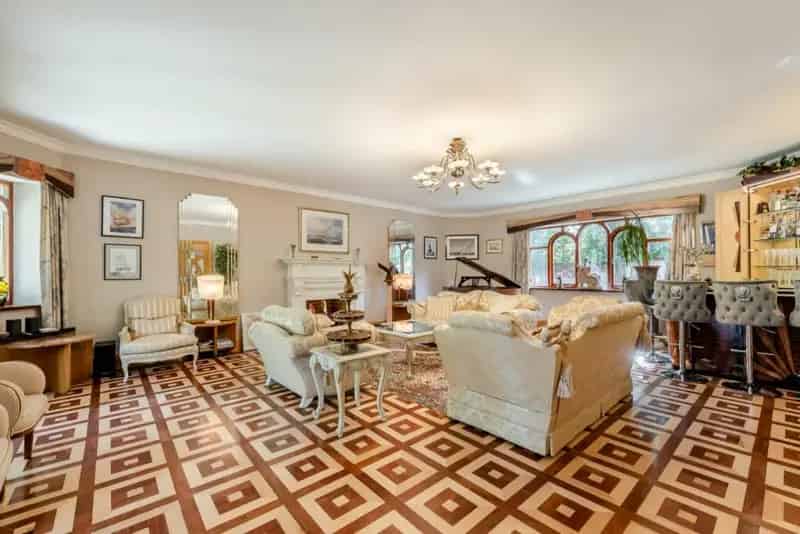 1980s Art Deco House with Modern Annexe High Legh Cheshire
