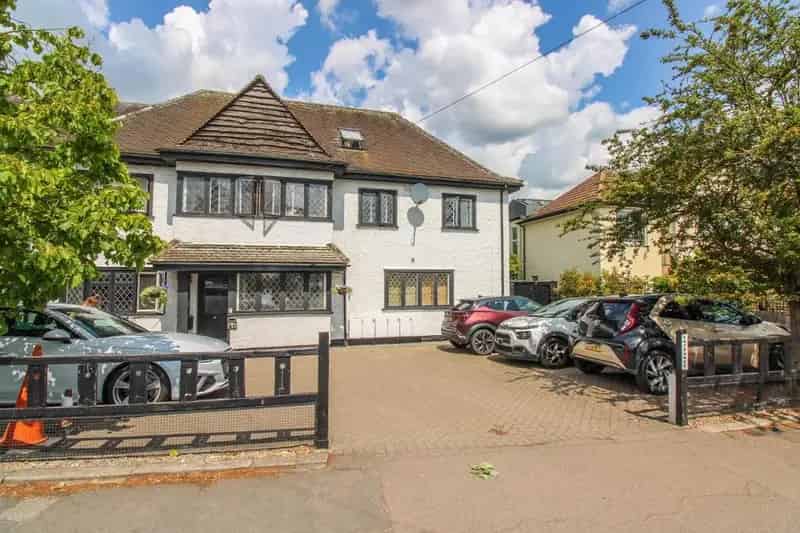 2 Bedroom Furnished Flat to Rent