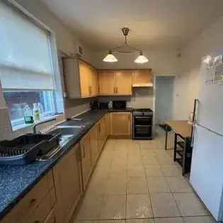 4 Room 71m2 House Manchester - Fully Furnished