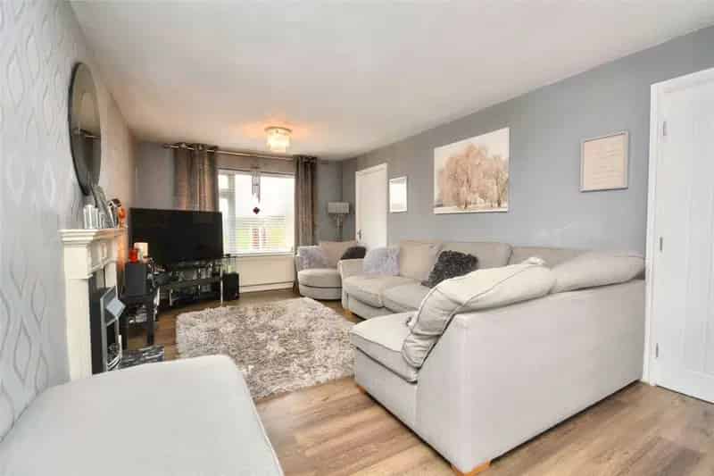 Three Bedroom Semi Detached Home Near Schools and Amenities