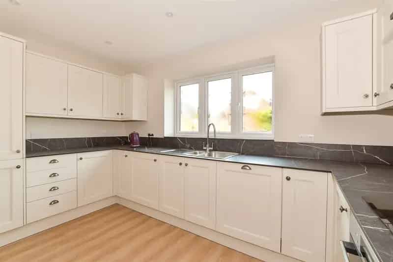 2 Bedroom Chalet Bungalow for Sale