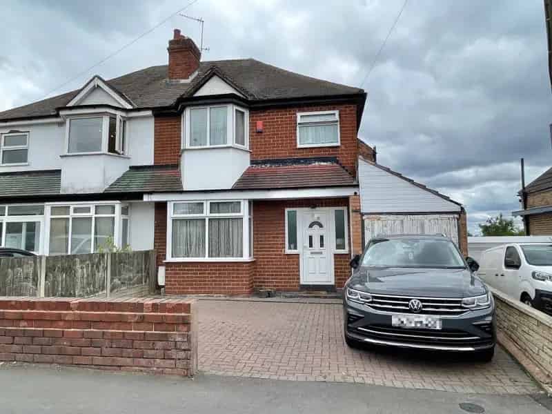 3 Bedroom Semi-Detached House to Rent