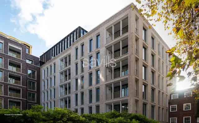 Spacious One-Bed Apartment in Barts Square City of London