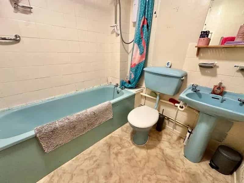 2 Bed Flat for Sale in Weymouth with Allocated Parking