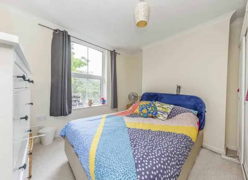 One Double Bedroom Apartment Wimbledon 2 Parking Spaces Communal Garden