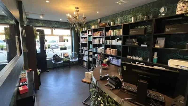 3-Story Hair Salon for Lease in Berkhamsted