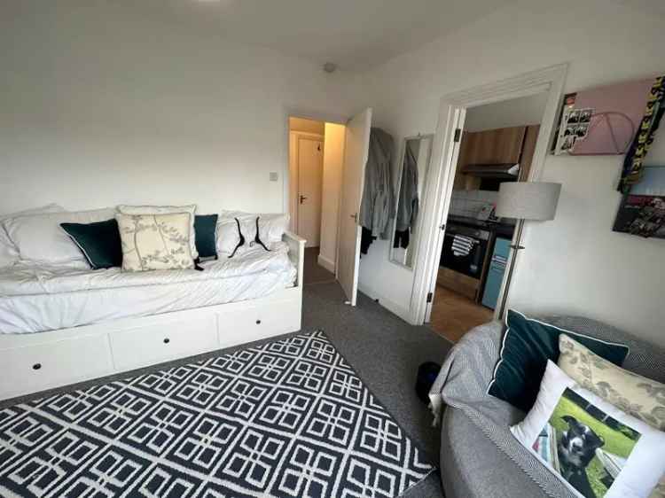 Studio Flat Available Early May