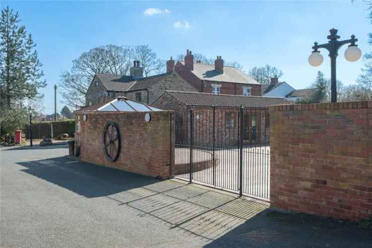 1700s Character Home: 4 Beds, Annex, Courtyard Garden