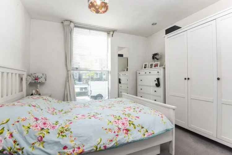 One Double Bedroom Victorian Conversion Apartment Blackheath
