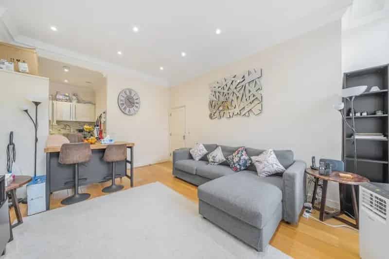 Spacious 3-Bedroom Victorian Flat near Russell Square and Euston