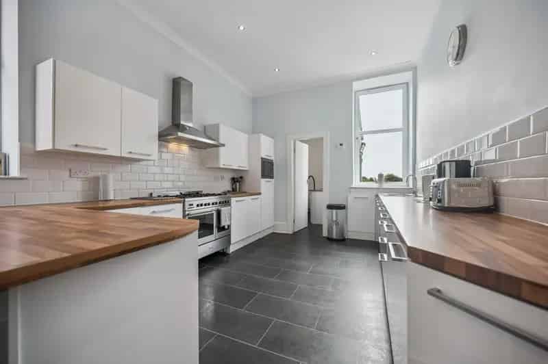 4 bedroom flat to rent