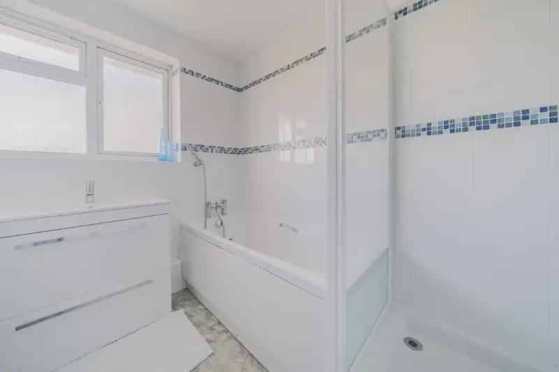 3 Bed House For Sale No Onward Chain Basingstoke
