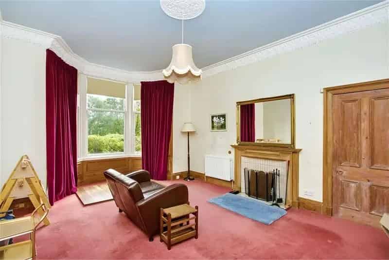 5 Bed Semi-Detached House Peebles 2 Reception Rooms