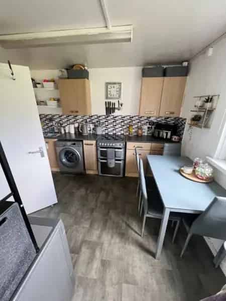 2 Bedroom Ground Floor Flat with Lots of Storage