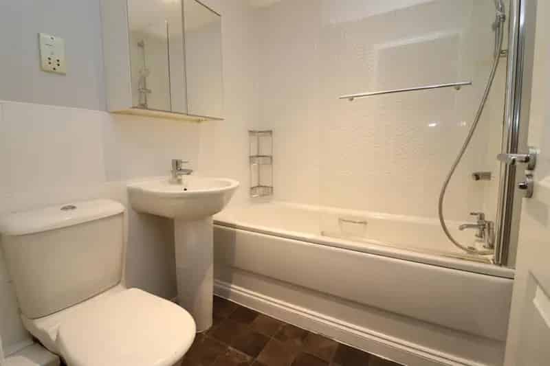 2 Bedroom House To Let - Modern Mews House with Parking