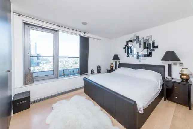 Flat to rent in New Providence Wharf, 1 Fairmont Avenue, London E14