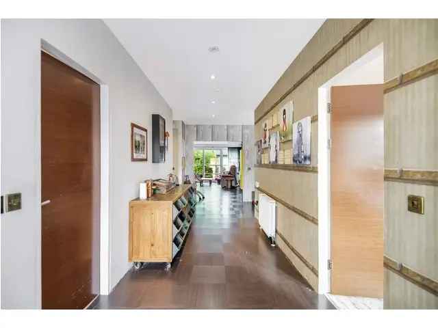 3 Bedroom Detached House for Sale in Glasgow