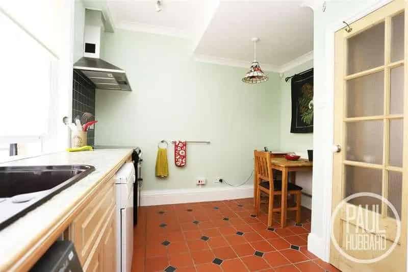 2 Bed Flat for Sale Ground Floor Maisonette with Garden Parking