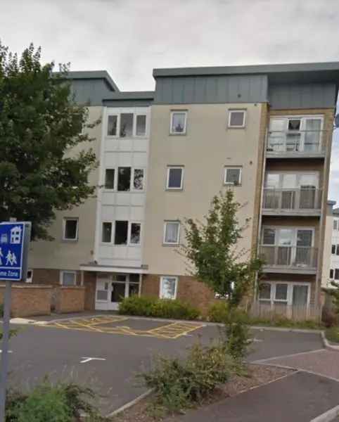 Flat For Rent in Maidstone, England