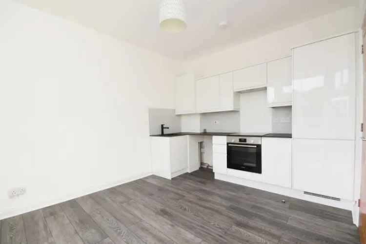 2 Bedroom Flat for Sale near Brentwood Train Station