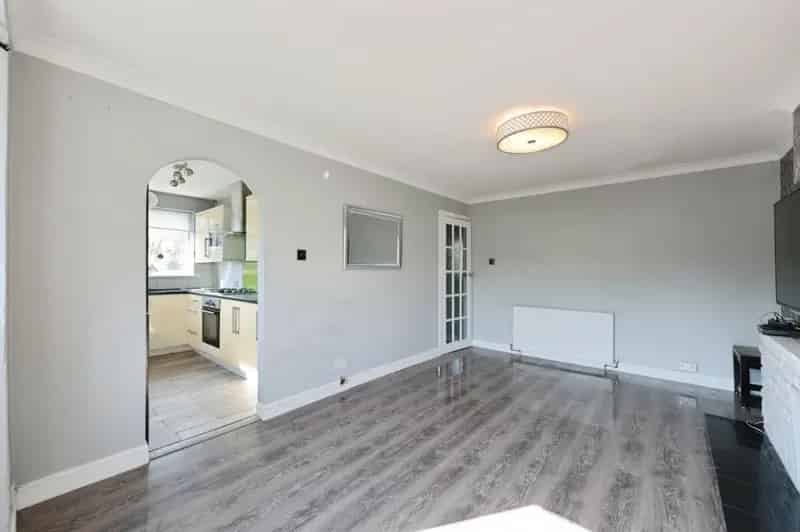Spacious 2-Bed Maisonette with Private Garden - No Onward Chain