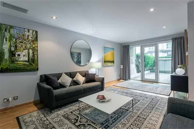 2 Bed Flat Ground Floor Newhaven Private Garden Parking