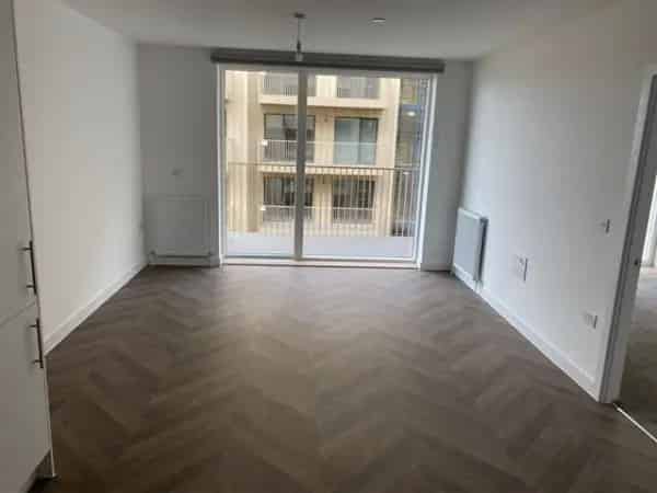 2022 Built 1-Bedroom Flat Near London Heathrow