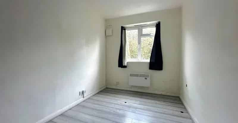 2 Bedroom Flat for Sale - Cash Buyers Only