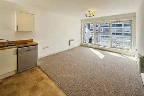 2 Bed 28m² Flat Southampton - En-Suite Balcony Lift Access