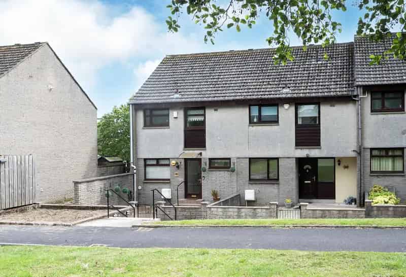 3 Bedroom End Terraced House Near Cornhill Primary School