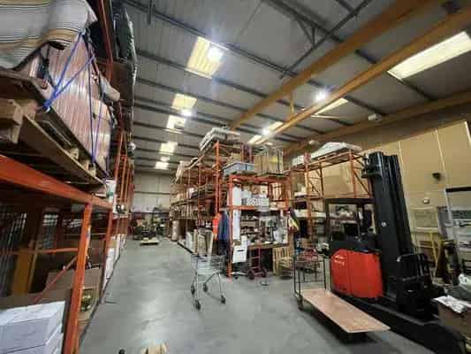 Industrial Unit to Rent - 5569 sq ft - Secure Yard - High Eaves