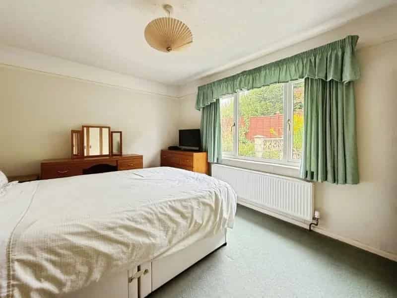 3 Bedroom Bungalow For Sale Detached Garage No Onward Chain