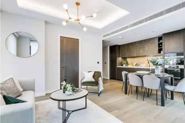 Flat for Sale in London SW8