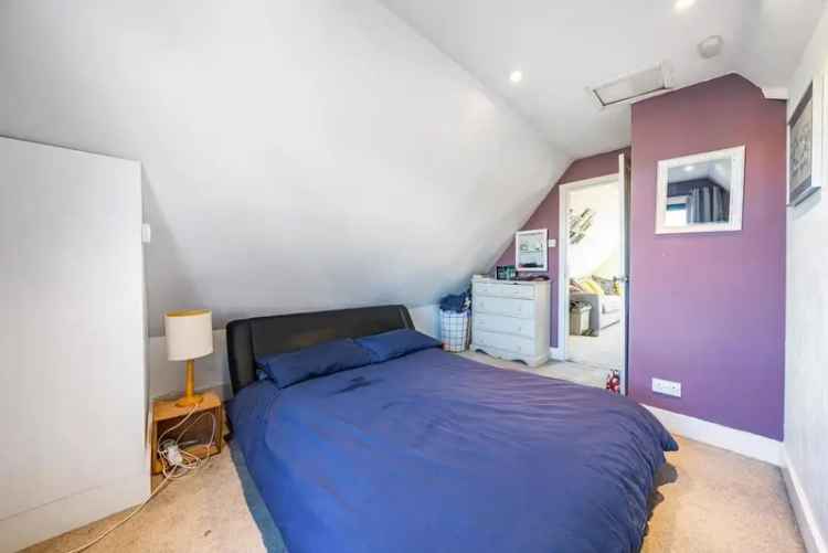 Flat For Sale in London, England