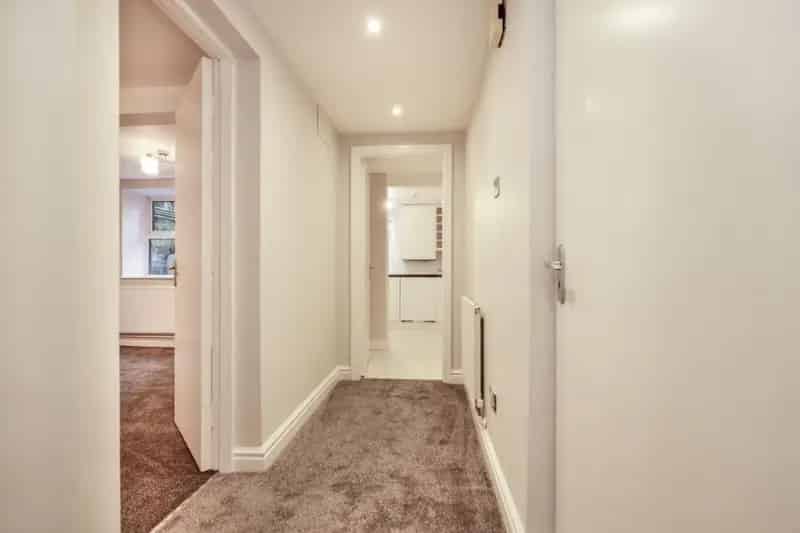 1 Bed Flat for Sale - Newly Refurbished - No Onward Chain