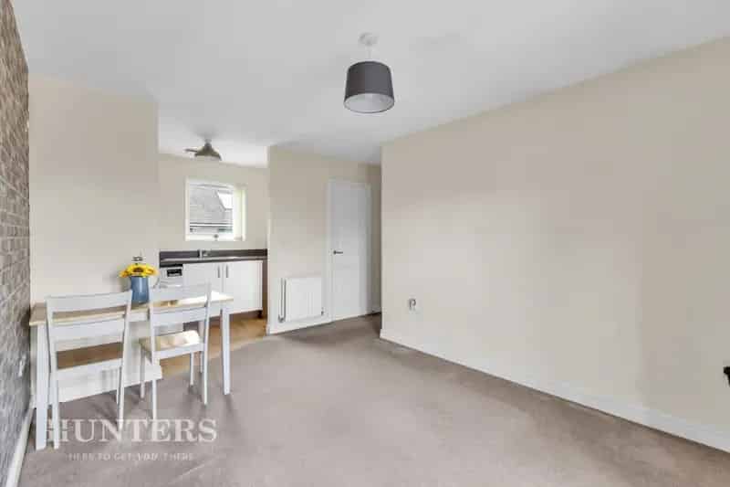 2 Bedroom Flat for Sale Chadderton Modern Apartment Near Amenities