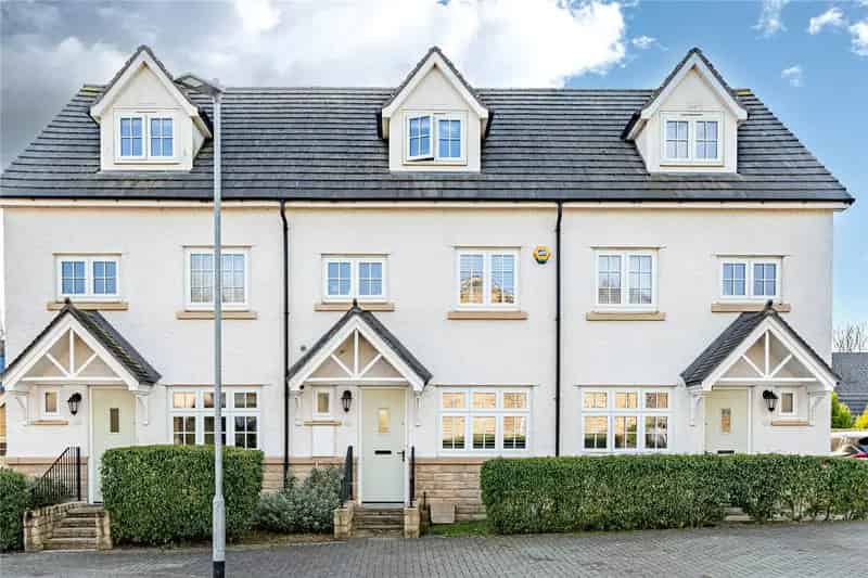 Four Bedroom Townhouse with South-Facing Garden and Parking