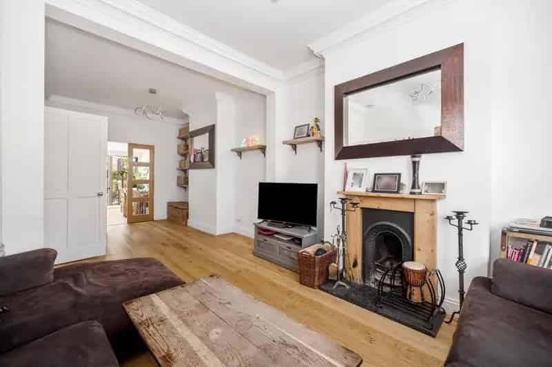 4 Bedroom End of Terrace House for Sale