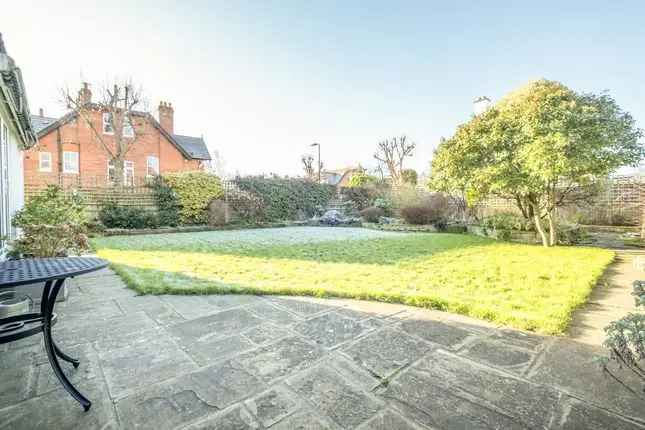 5 Bedroom Detached House for Rent in London