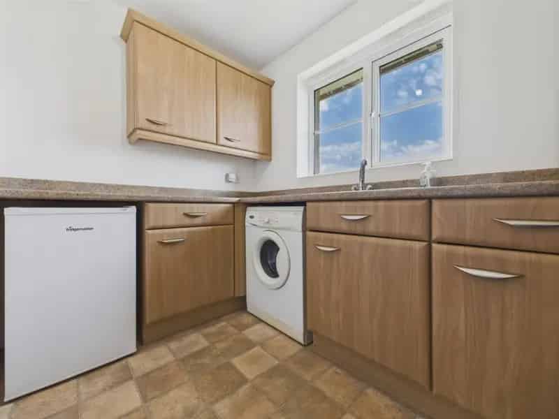 2 Bedroom Top Floor Apartment For Sale